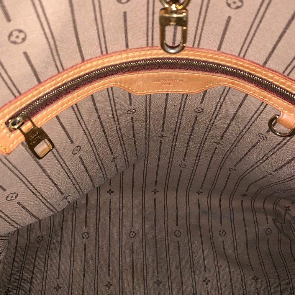Louie Bag - used sold with receipt - Picture 2 of 4